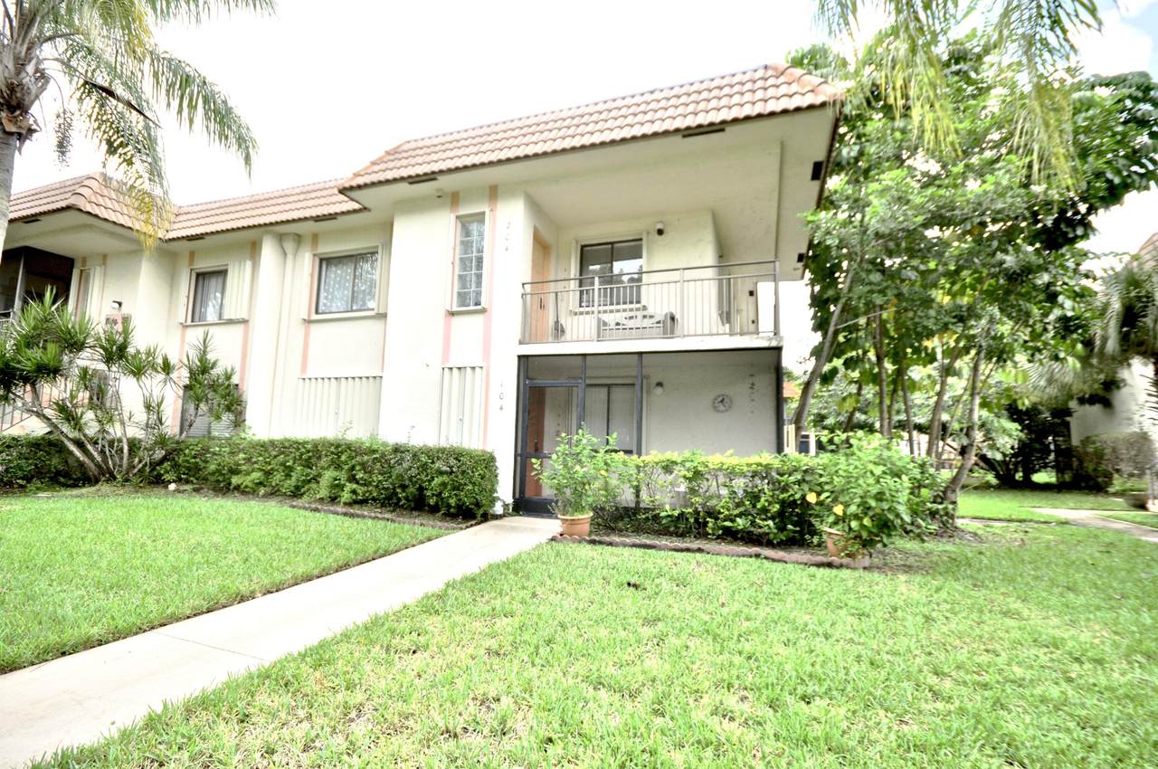 421 Lakeview Drive - Photo 1