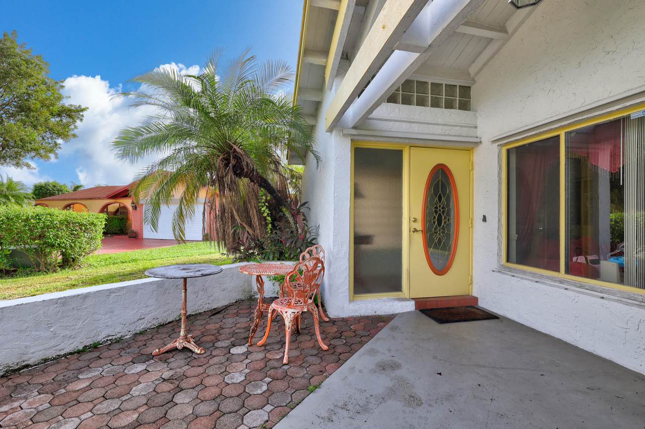 2911 52nd Way - Photo 1