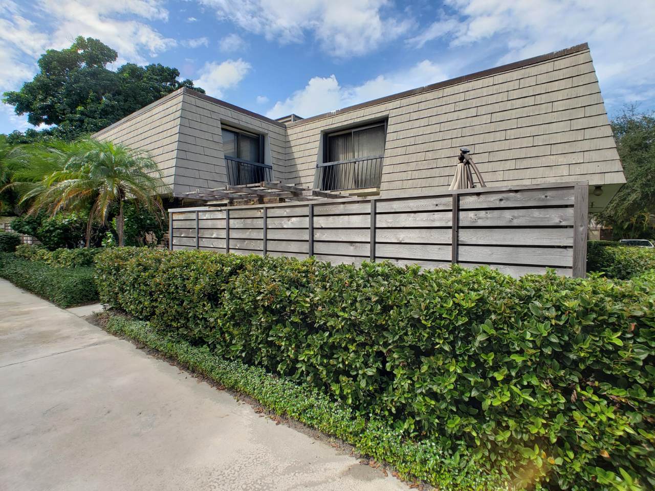 1002 10th Terrace - Photo 1