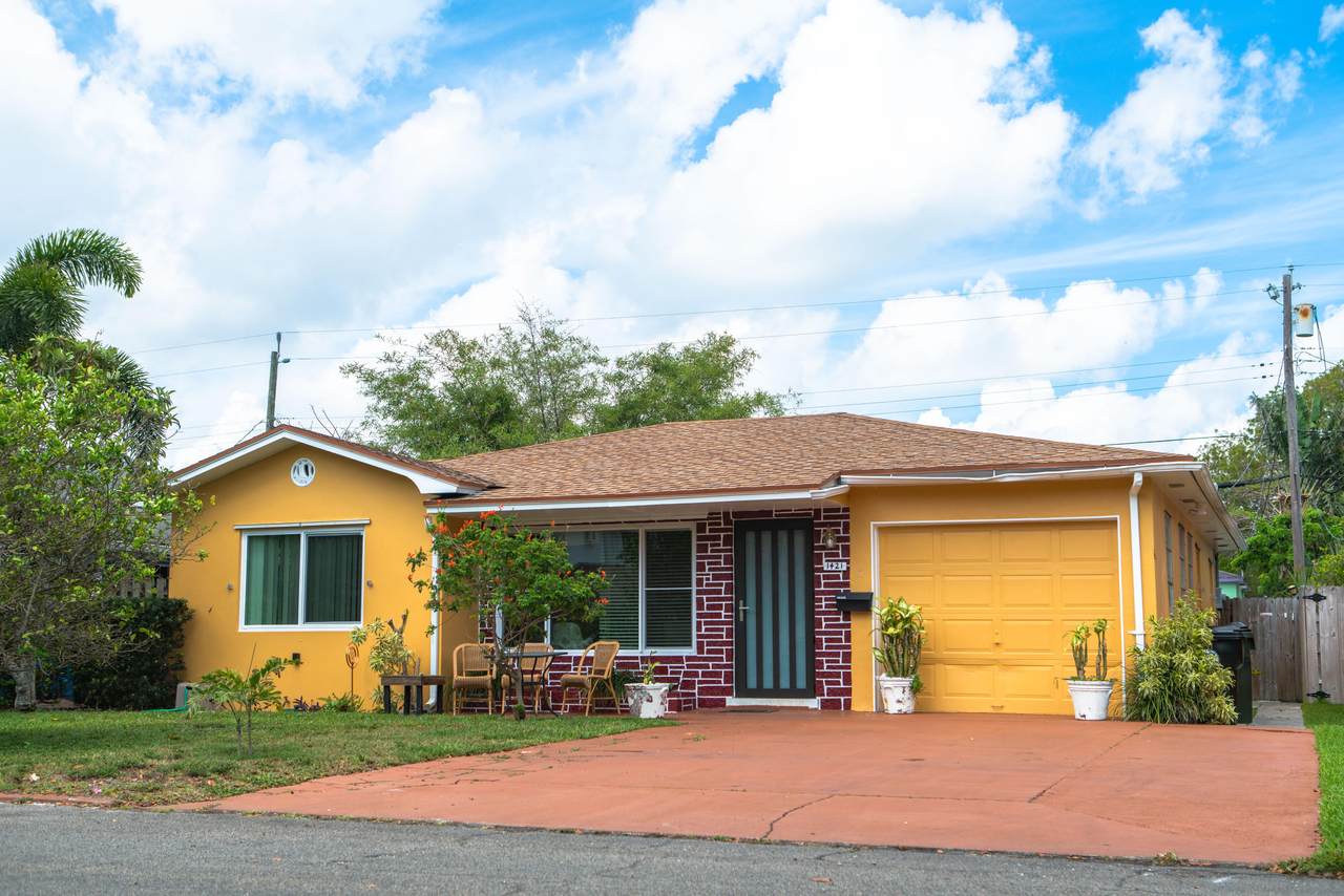 1421 Palmway - Photo 1
