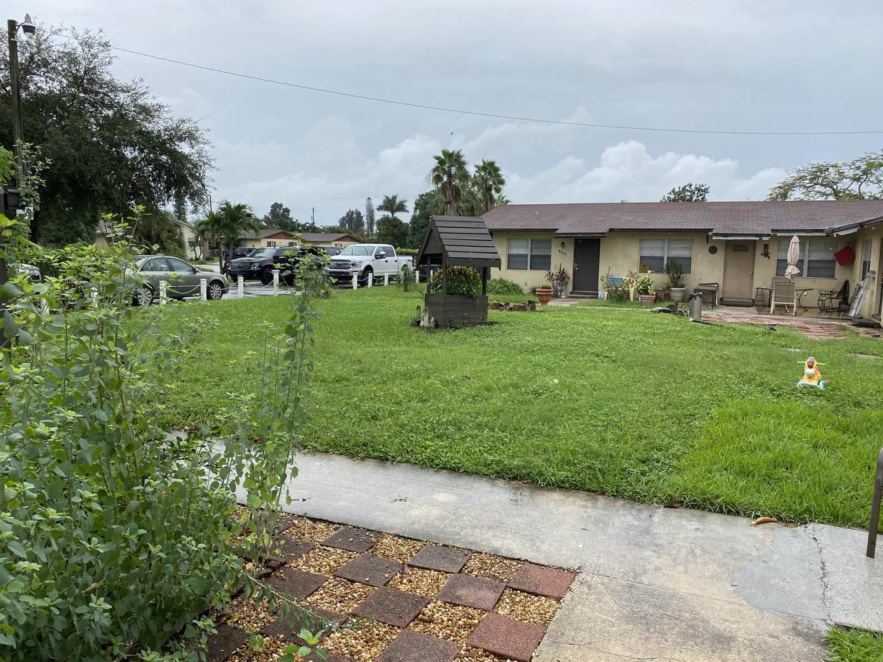 4163 42 Avenue - Photo 1