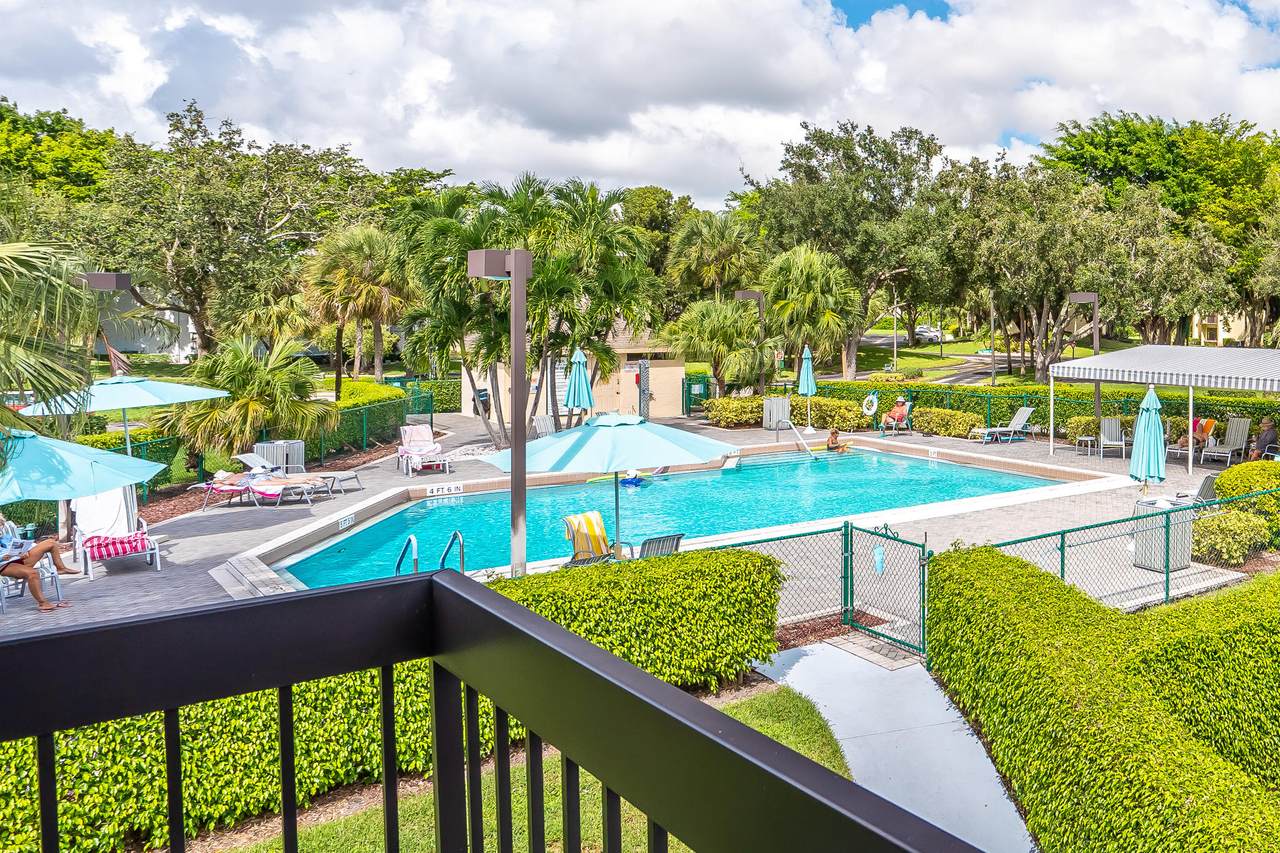 5186 Golfview Court - Photo 1