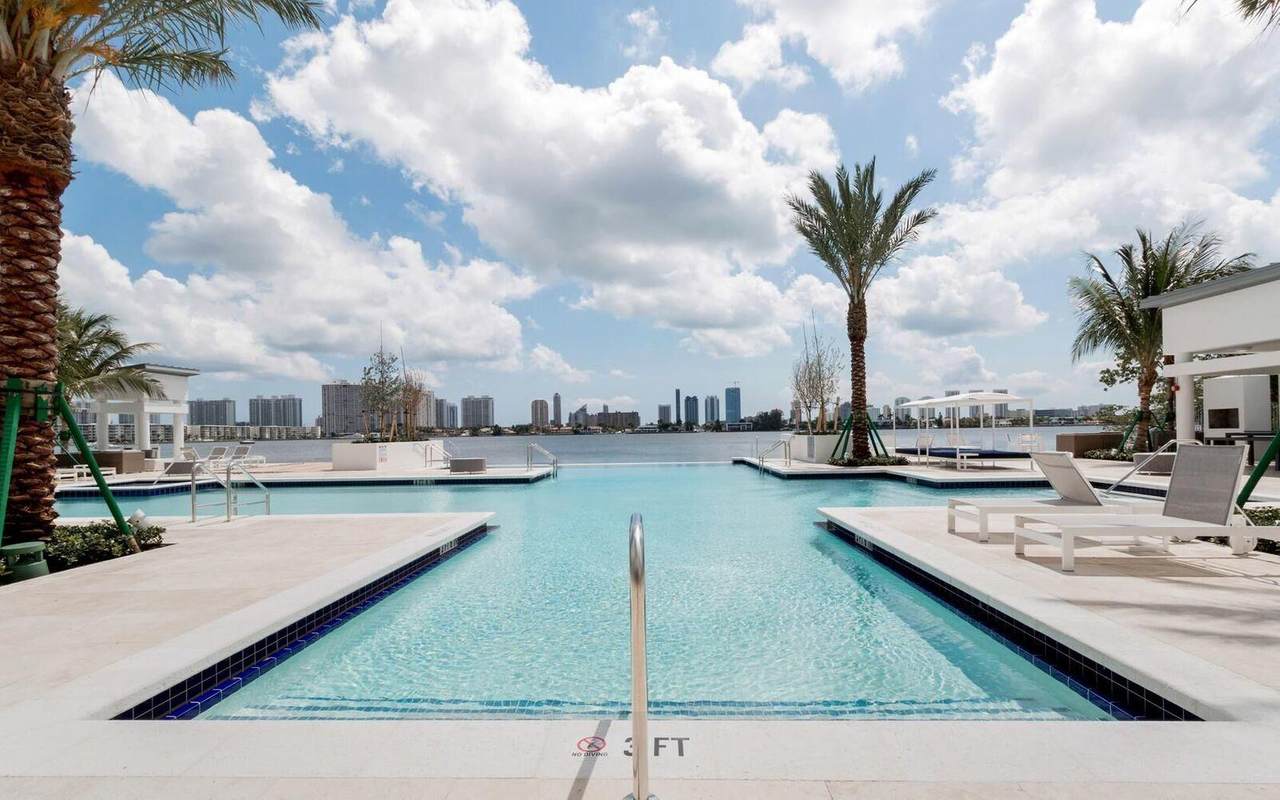 17111 Biscayne Boulevard - Photo 1