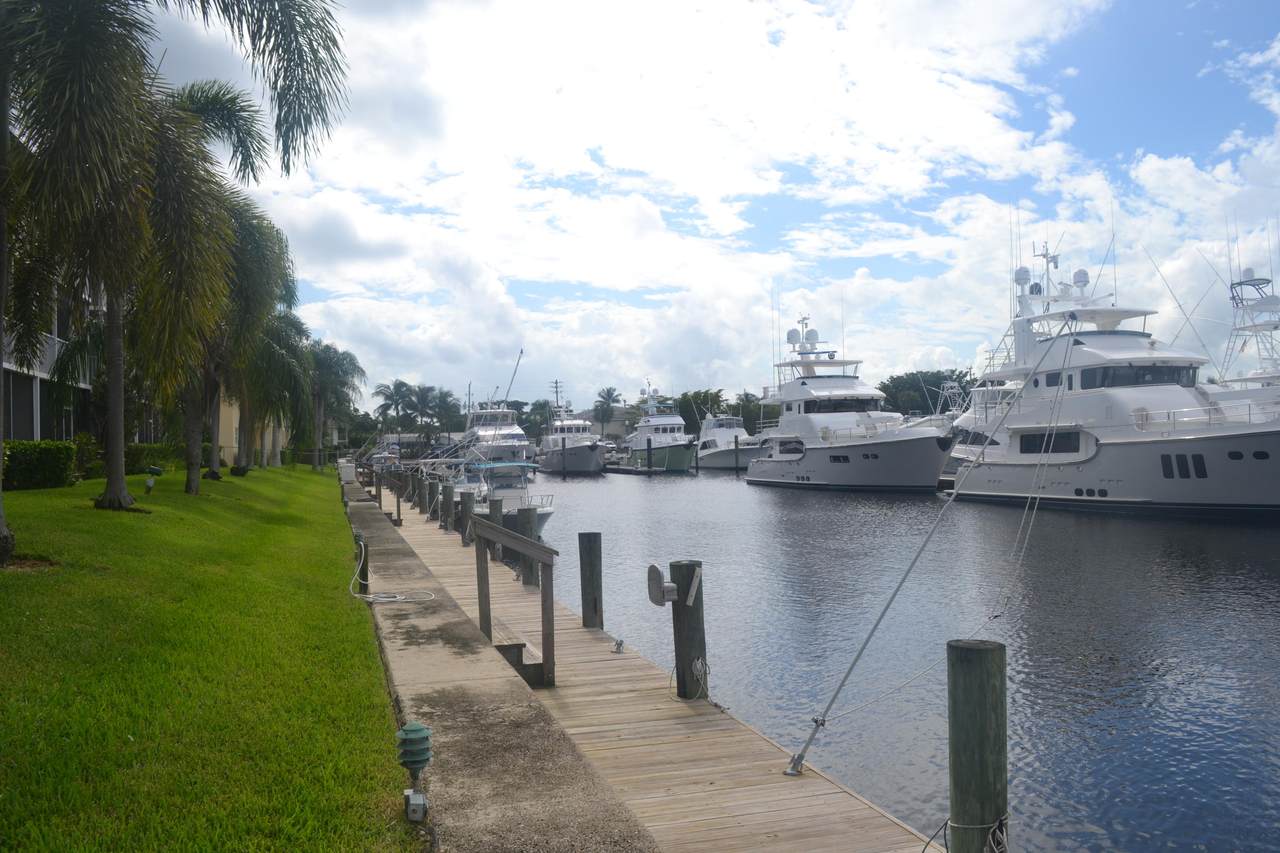 37 Yacht Club Drive - Photo 1