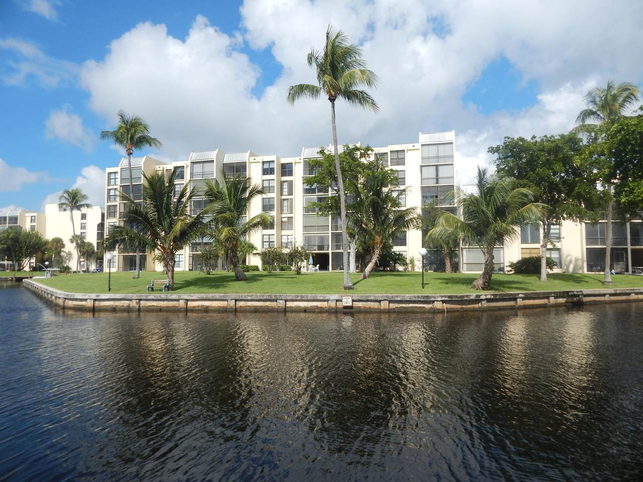 3 Royal Palm Way - Photo 1