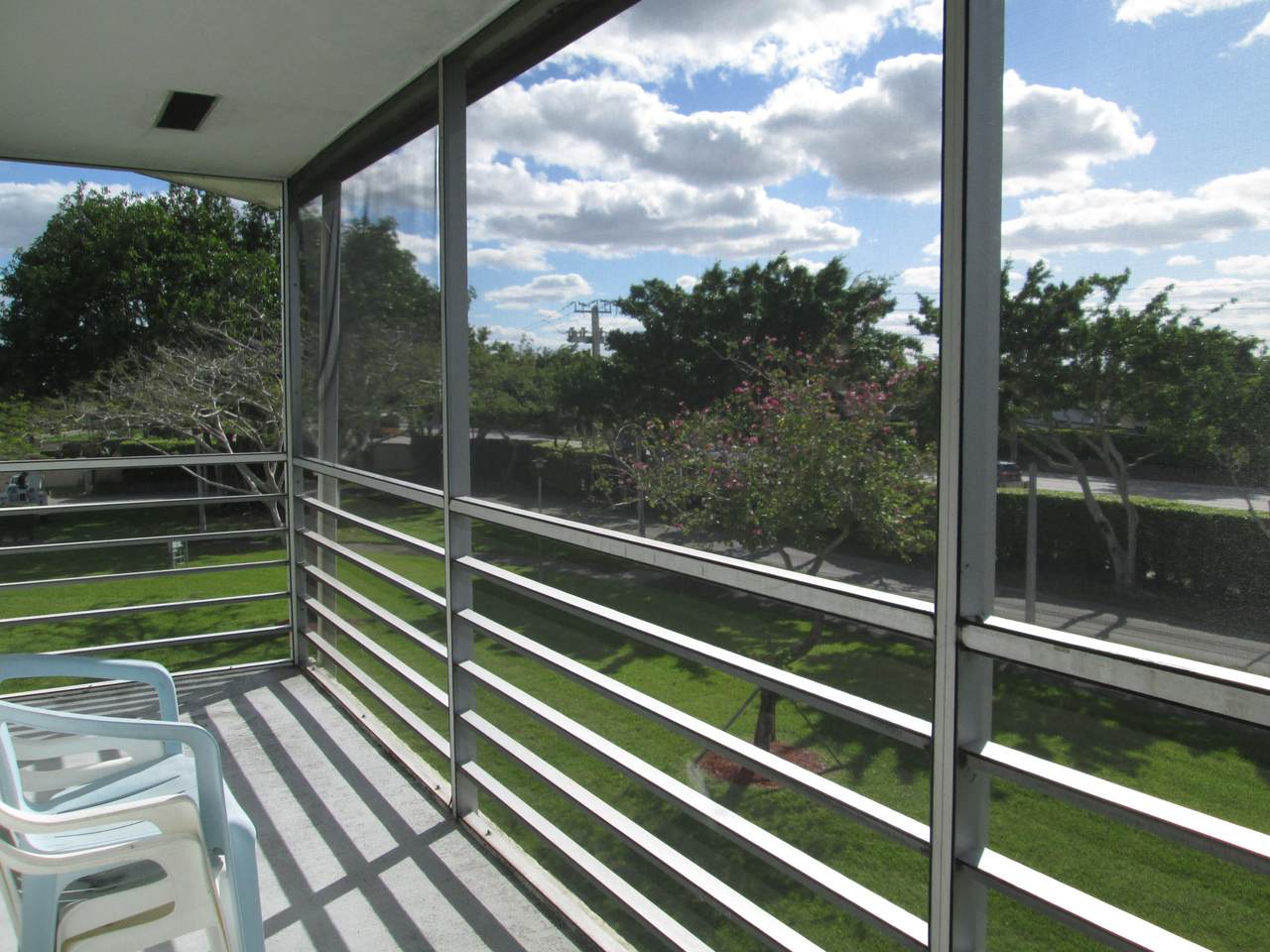 291 Suffolk G - Photo 1