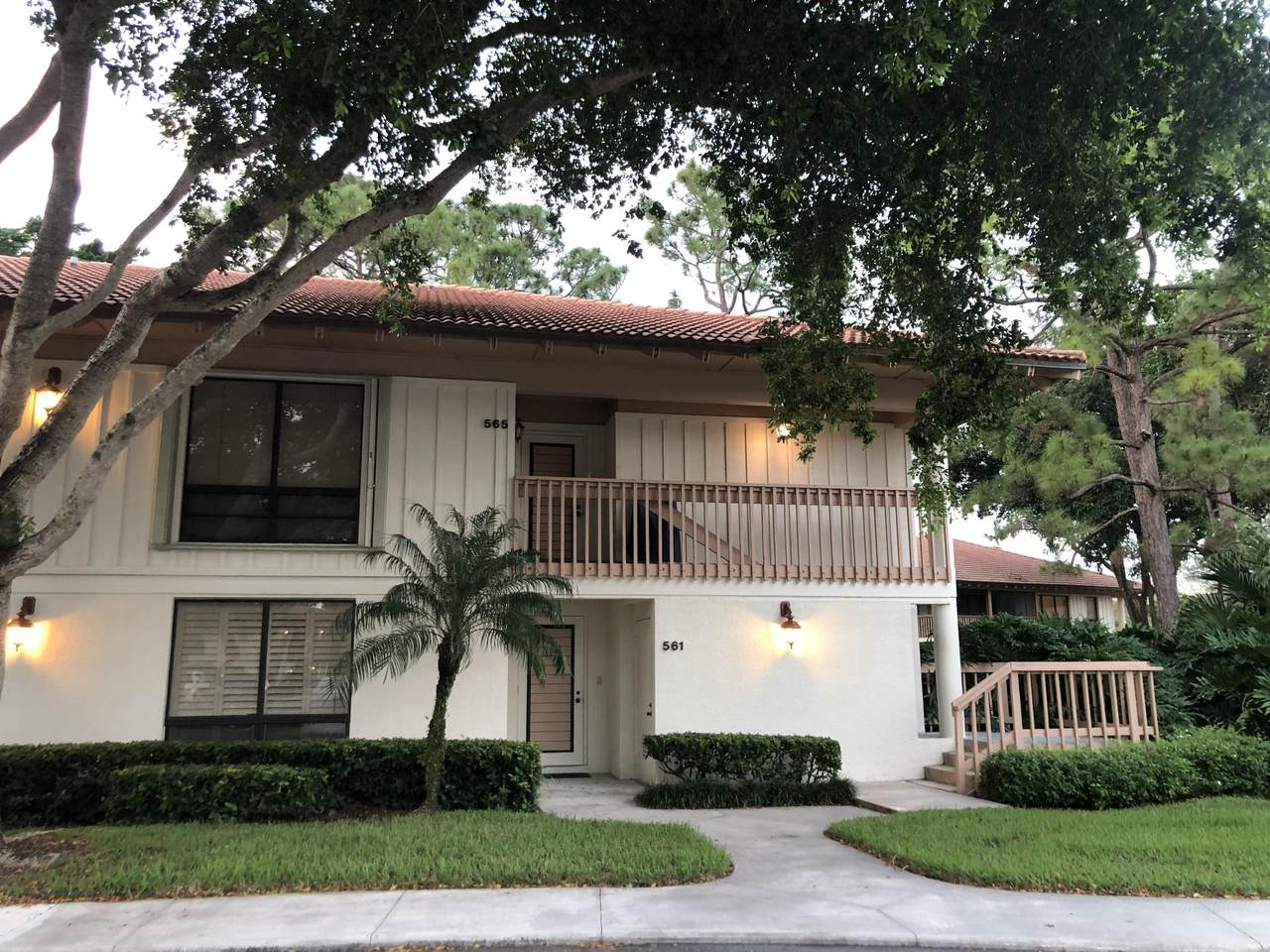 565 Brackenwood Place - Photo 1