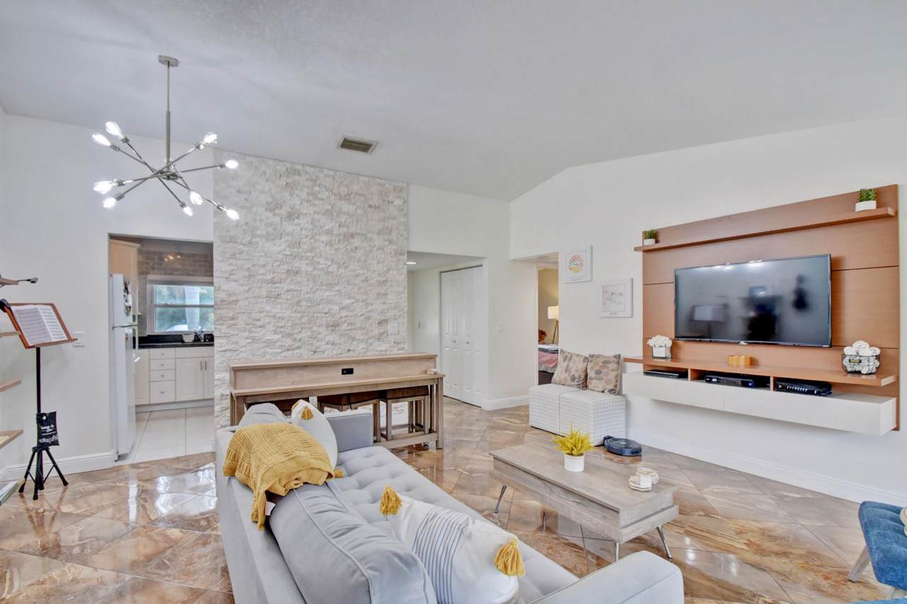 24 Knightsbridge Lane - Photo 1