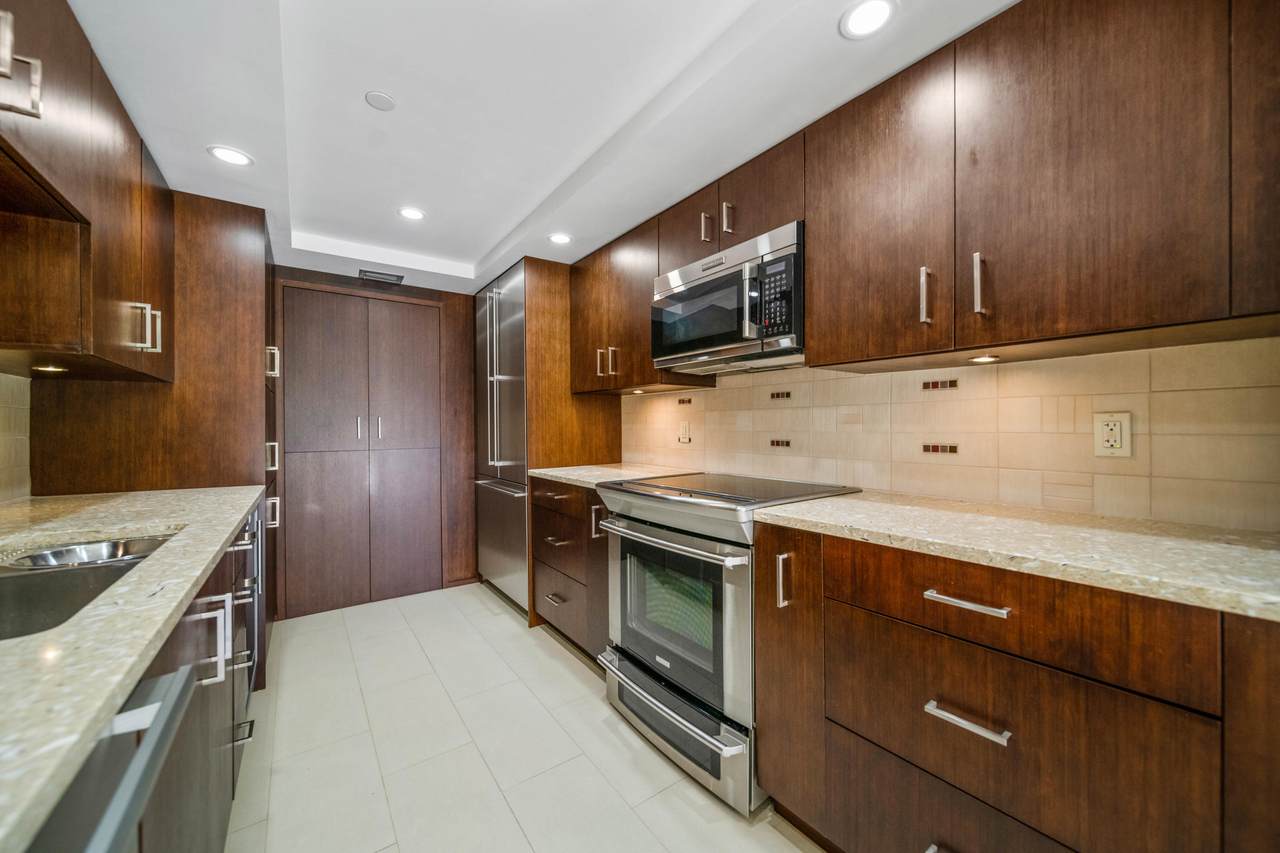 899 Jeffery Street - Photo 1