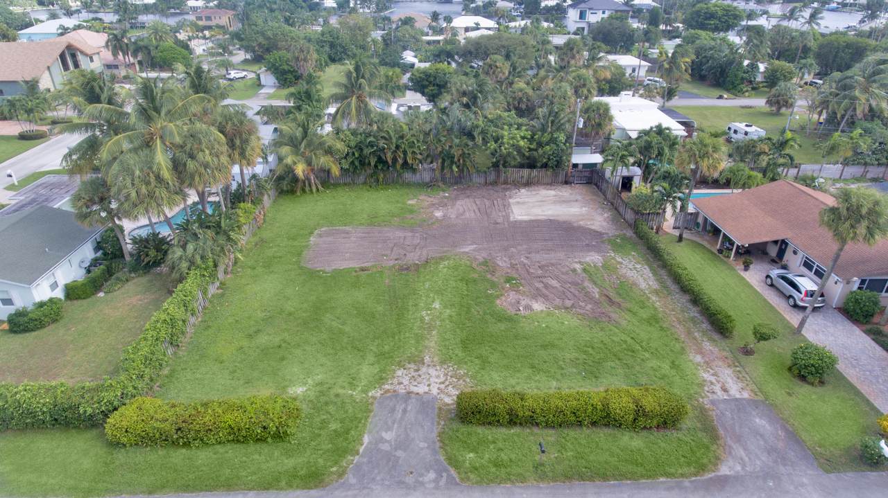 3215 Palm Drive - Photo 1