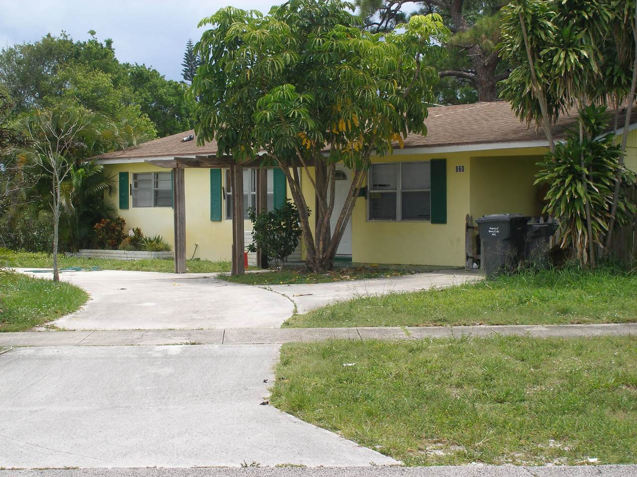 860 Magnolia Drive - Photo 1