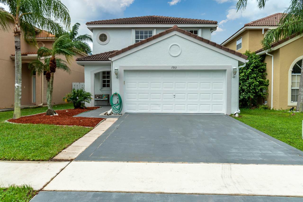 7913 Lakewood Cove Court - Photo 1