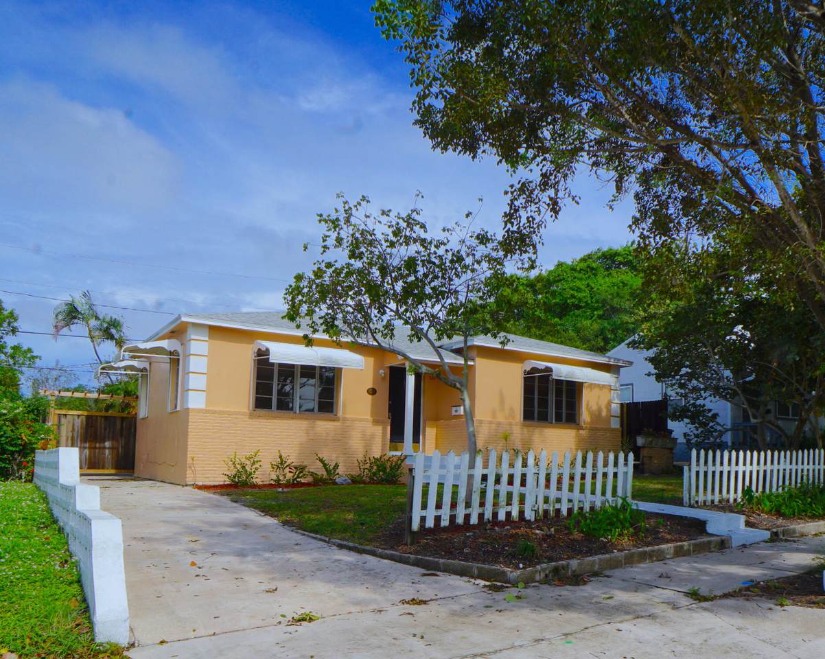 921 31st Street - Photo 1