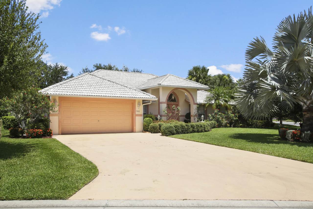 1557 Mockingbird Circle - Photo 1
