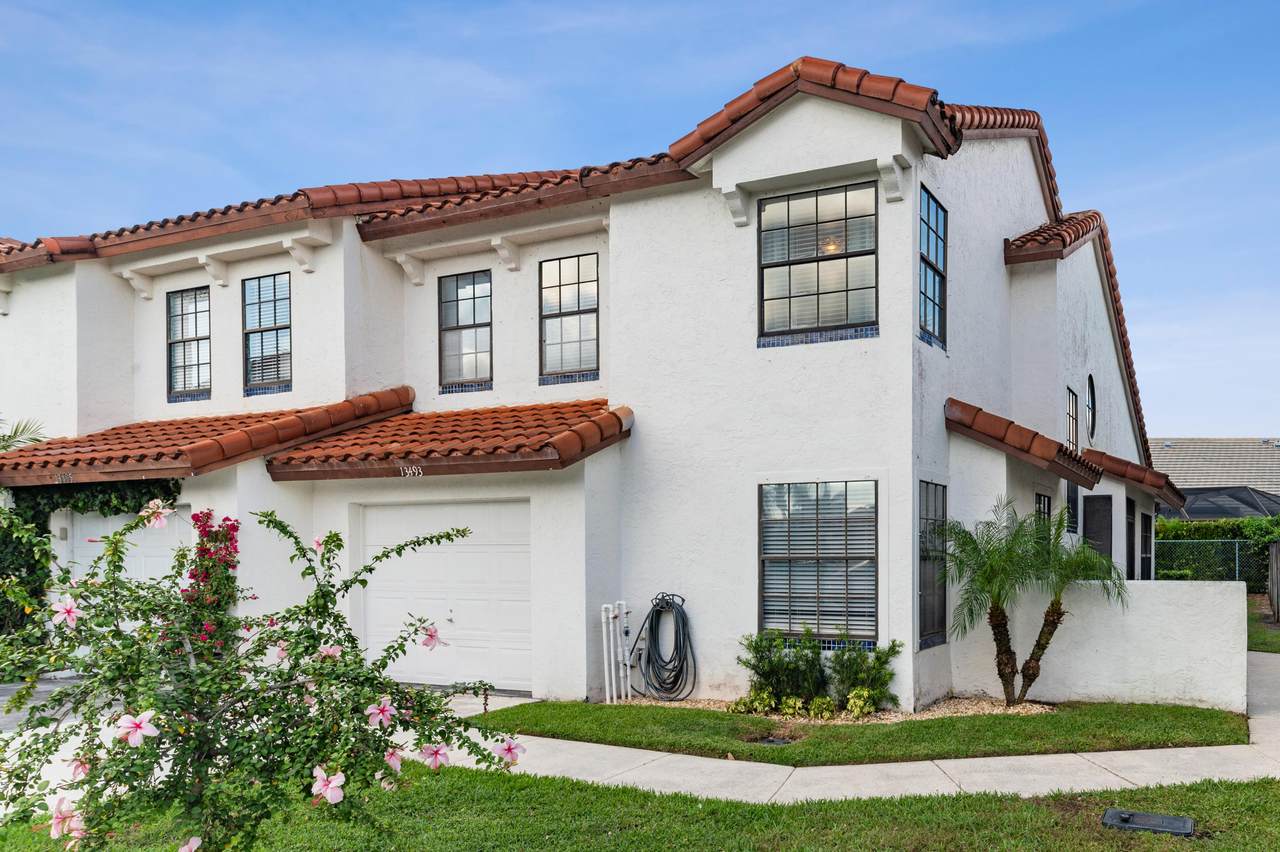 13493 Fountain View Boulevard - Photo 1