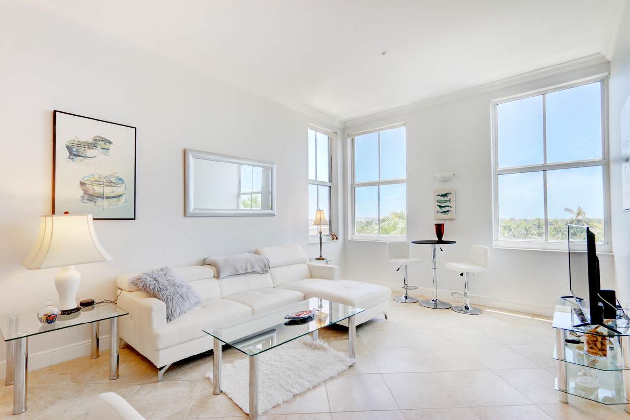 255 Evernia Street - Photo 1