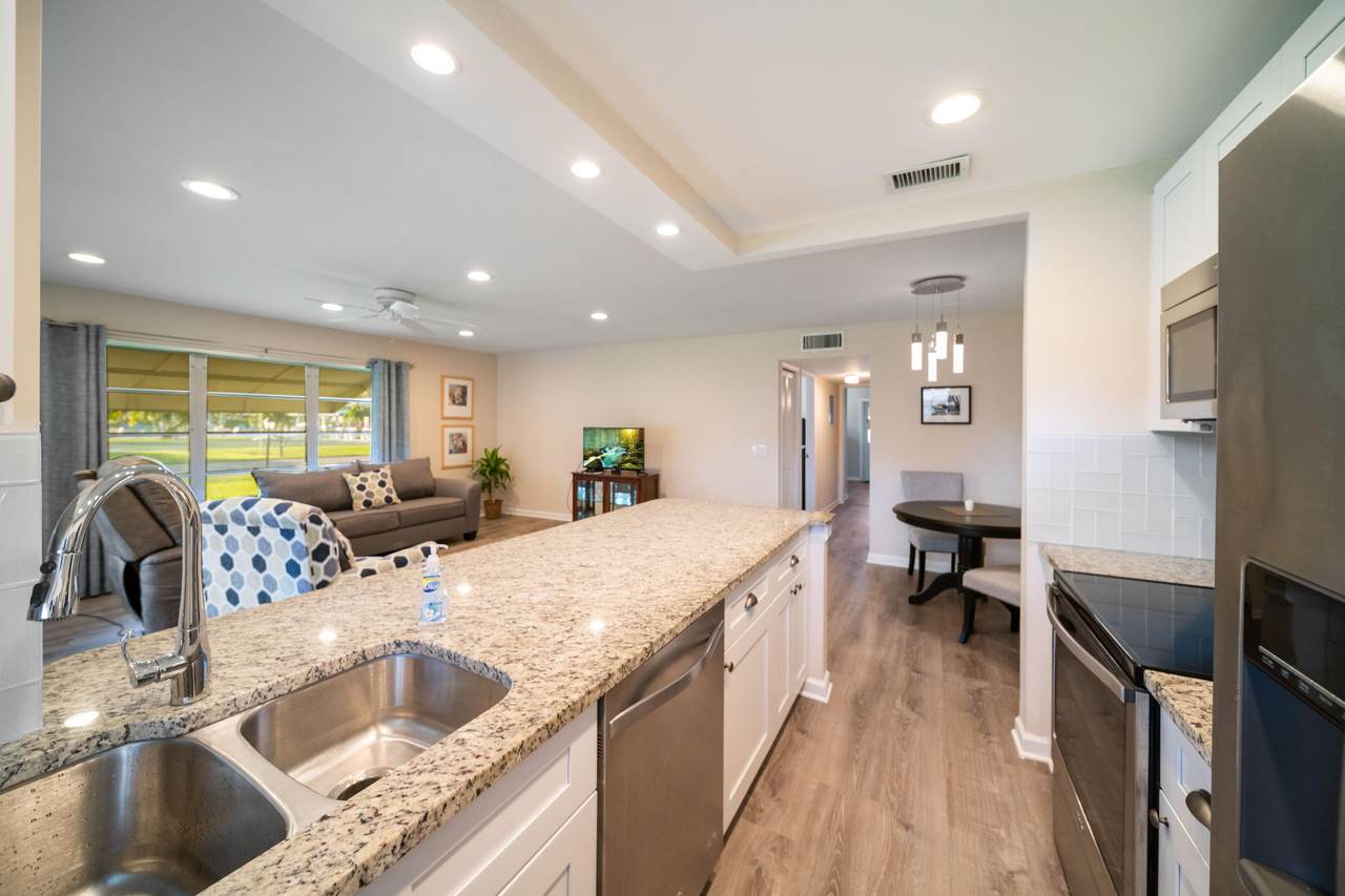 805 South Drive - Photo 1