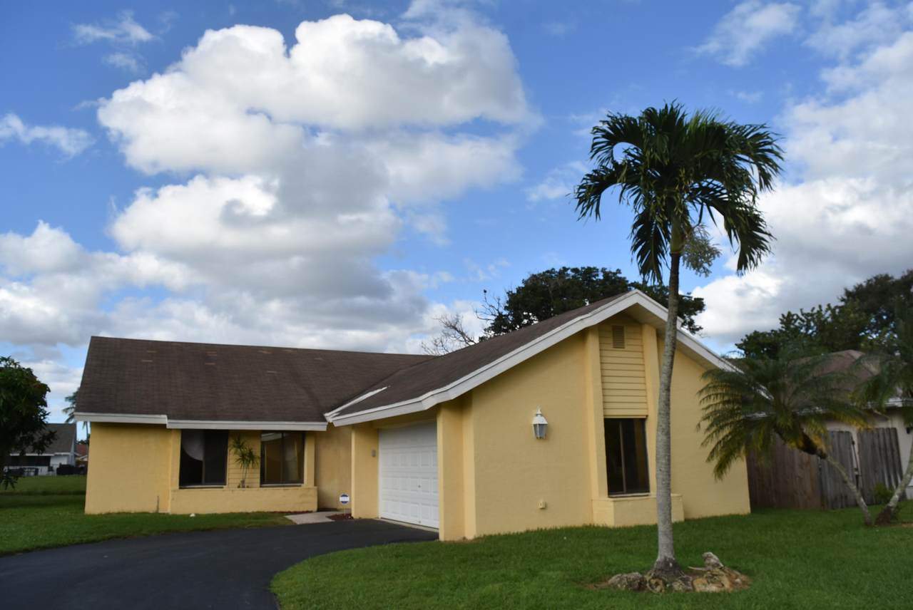 7785 Roble Lane - Photo 1