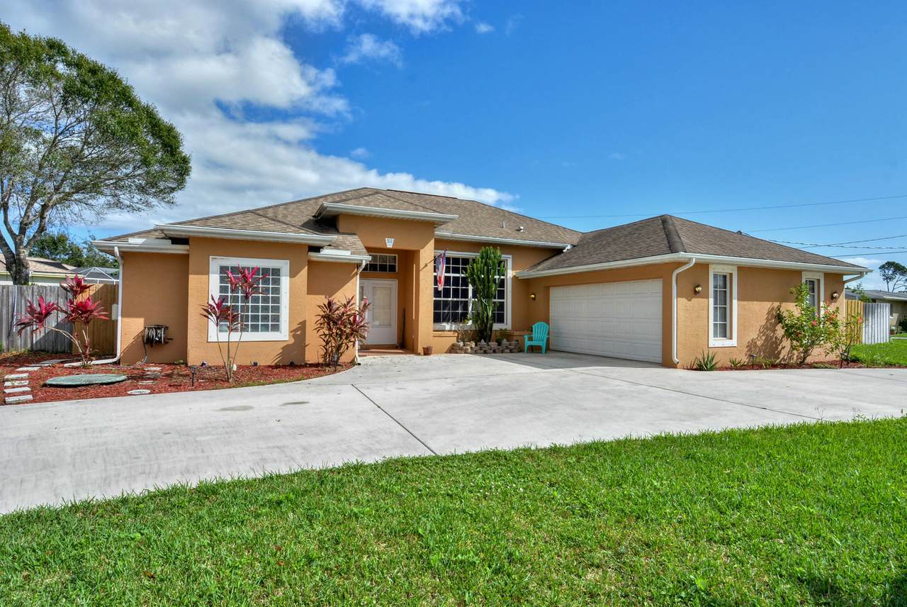 511 Monica Street - Photo 1