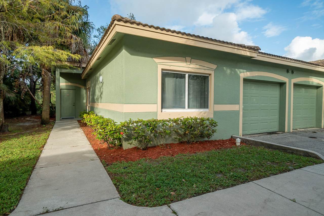 240 Crestwood Circle - Photo 1