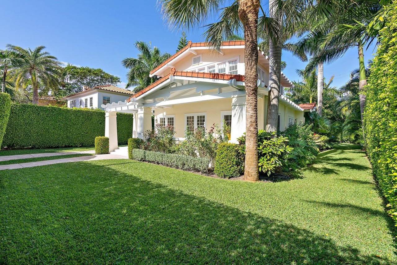 225 Seaspray Avenue - Photo 1