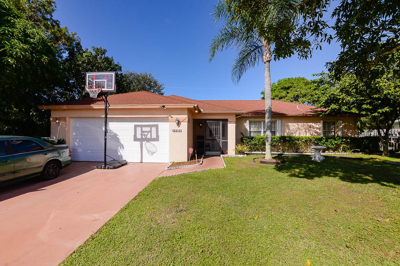 2260 Charleston Drive - Photo 1