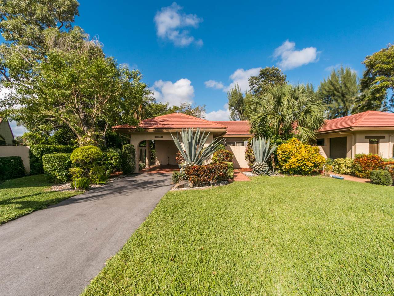 8555 Casa Del Lago - Photo 1