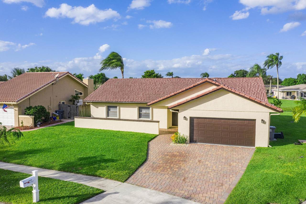 21031 Escondido Way N - Photo 1