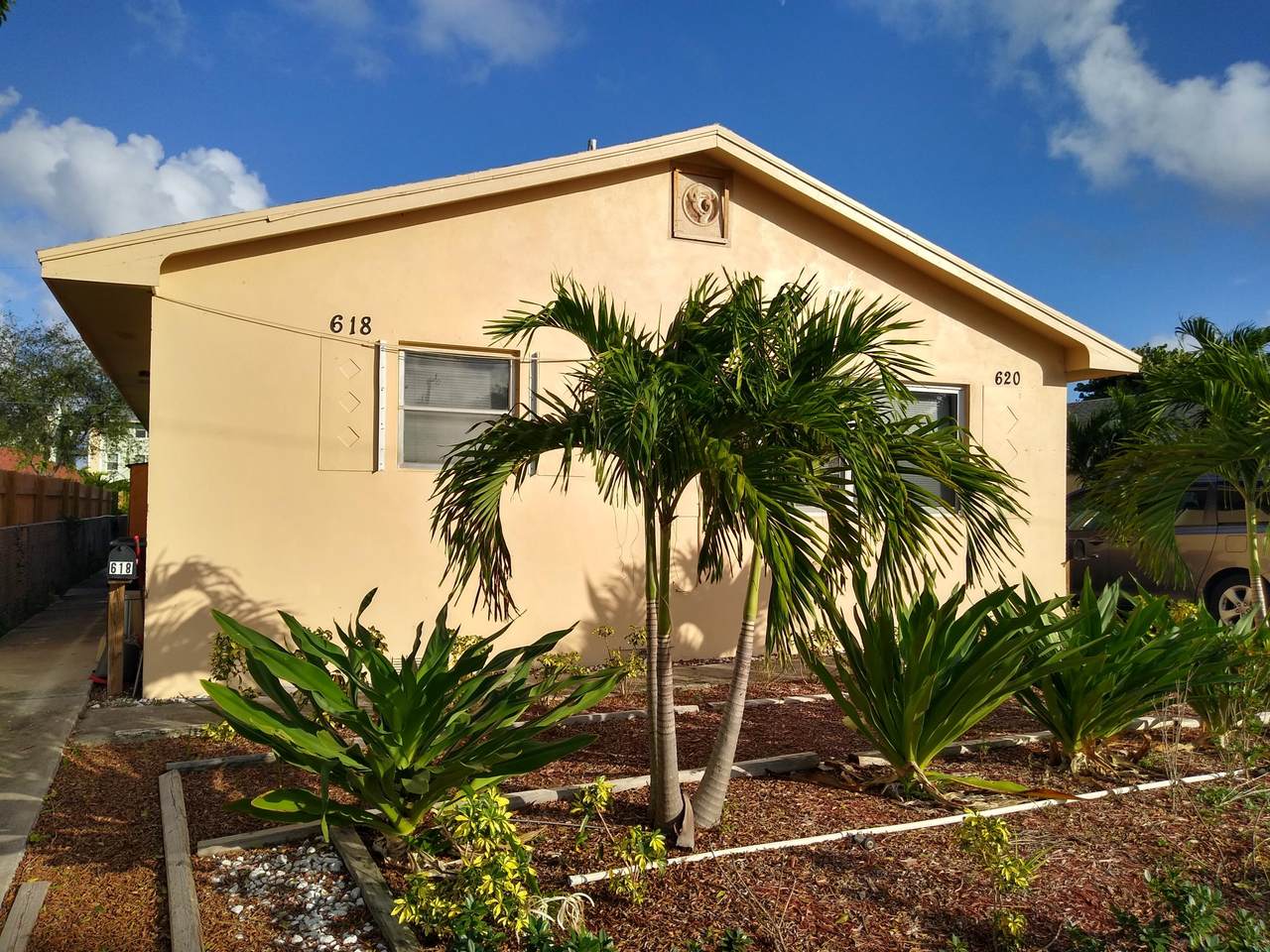 618 E - Photo 1