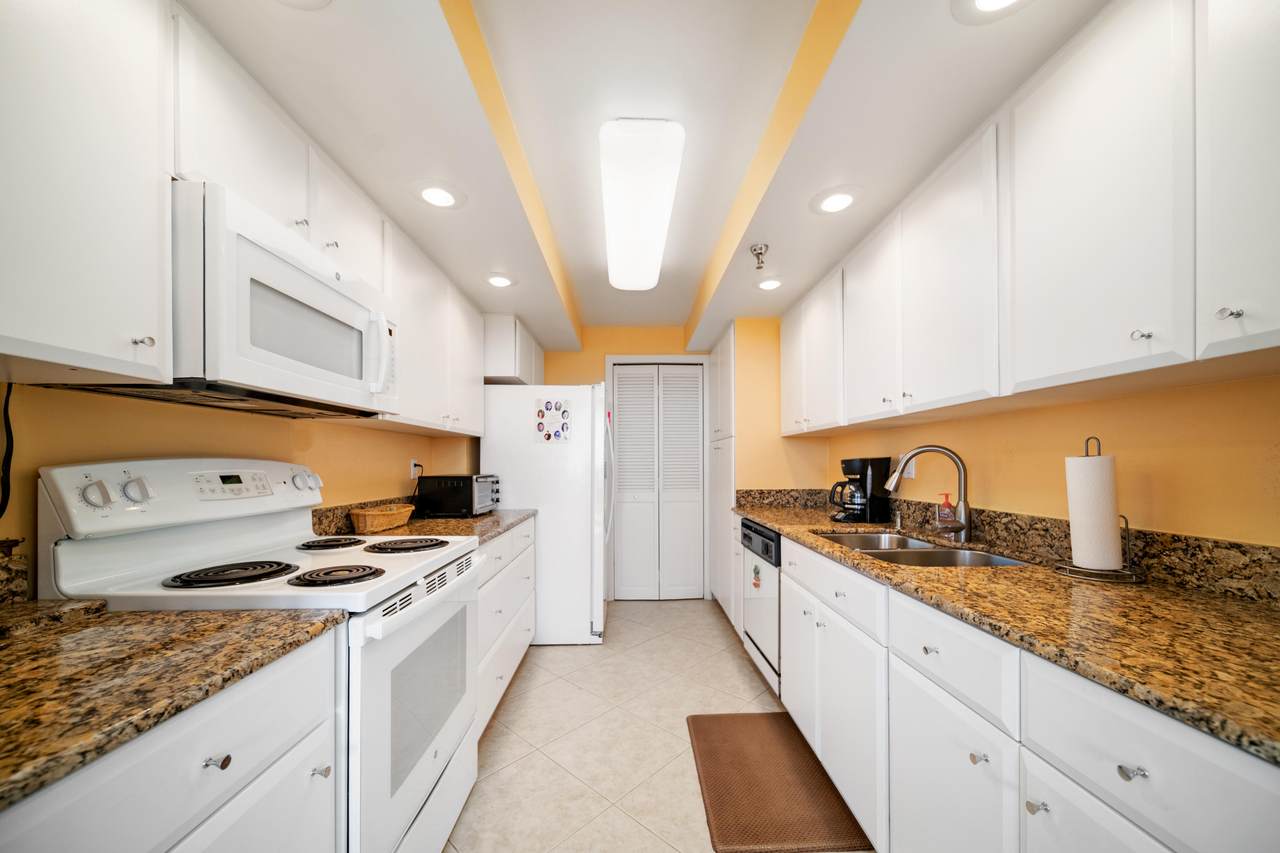 859 Jeffery Street - Photo 1