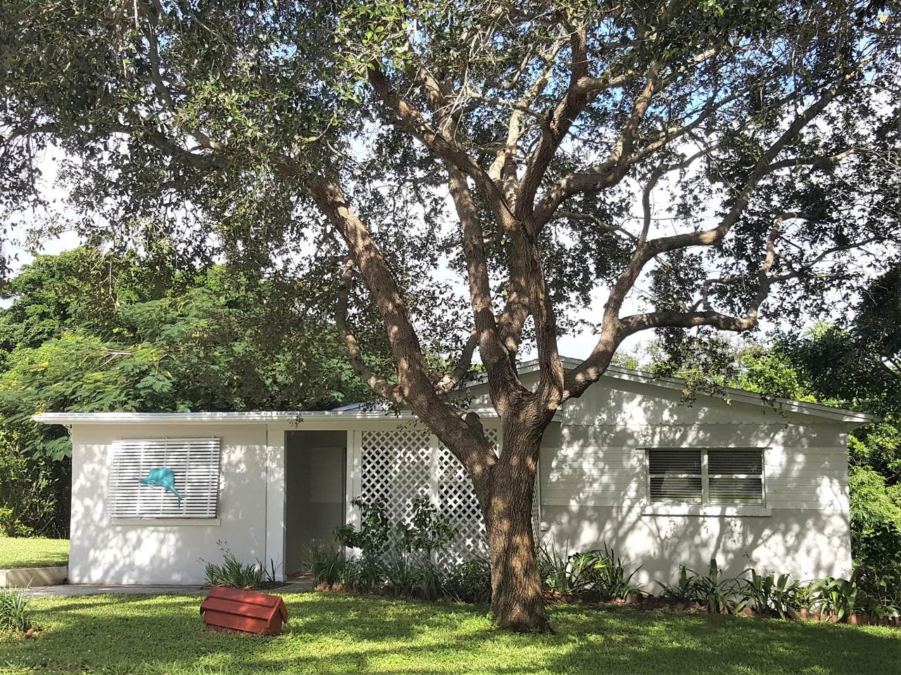 1933 Lake Place - Photo 1
