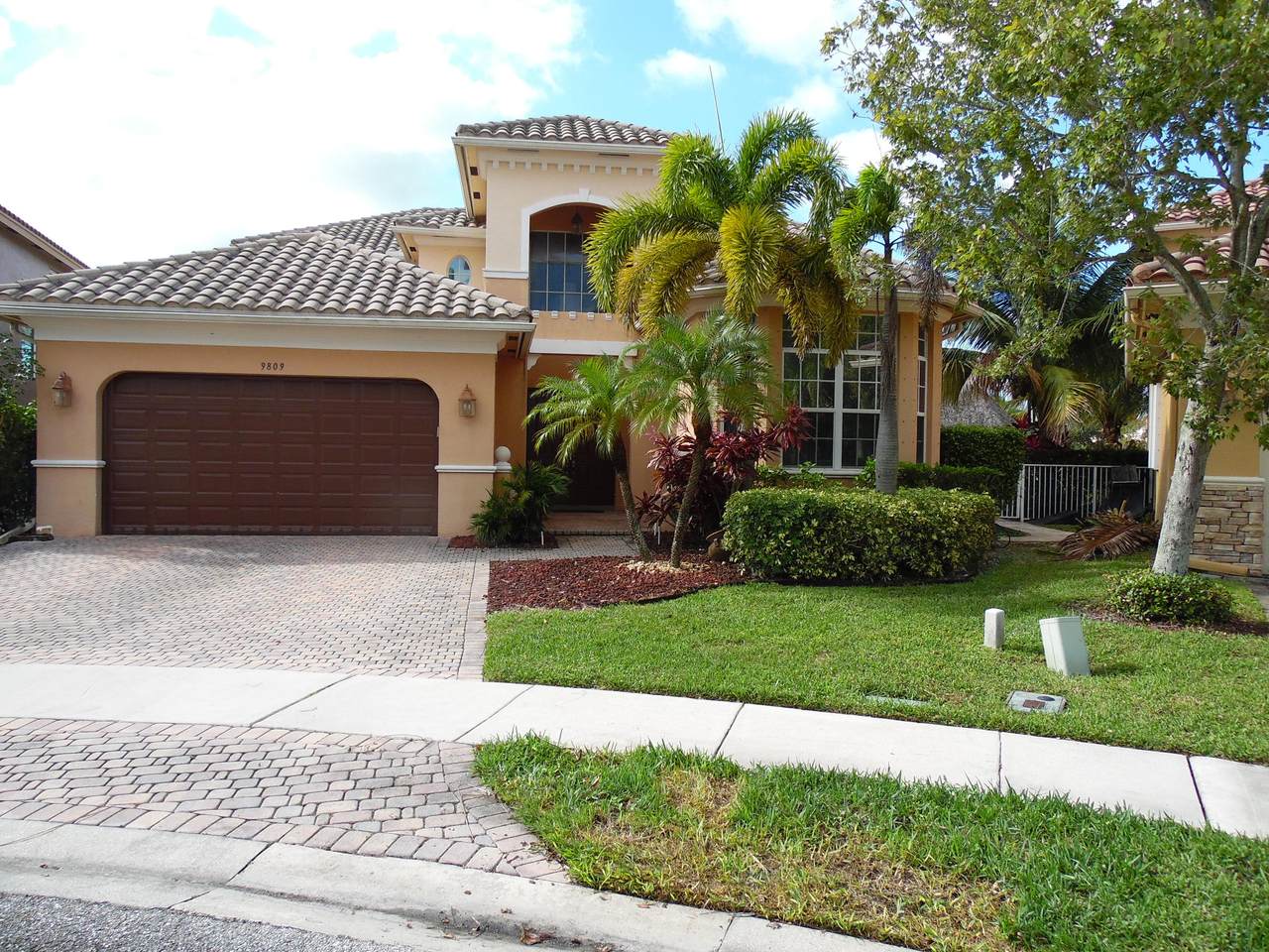 9809 Cobblestone Lakes Court - Photo 1
