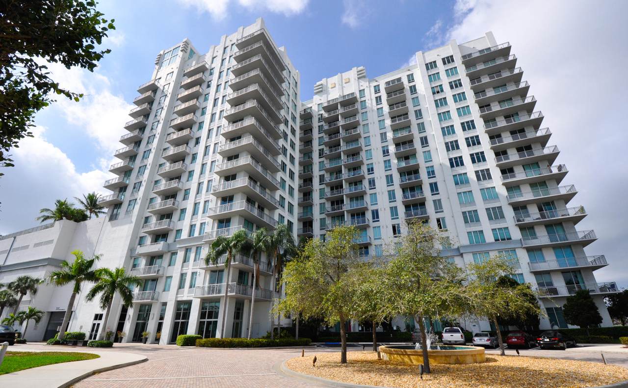 300 Australian Avenue - Photo 1