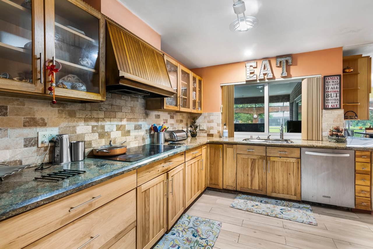 2911 106 Avenue - Photo 1