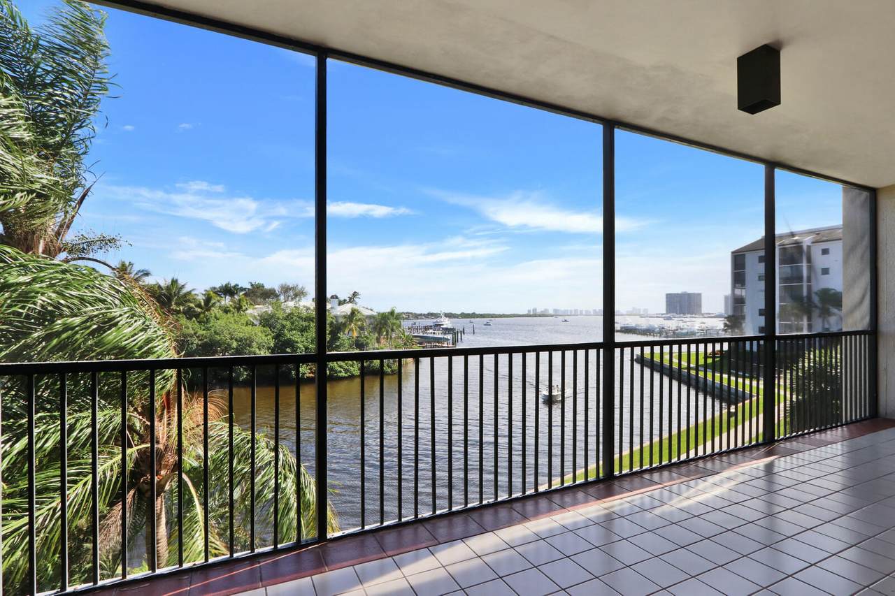 11370 Twelve Oaks Way - Photo 1
