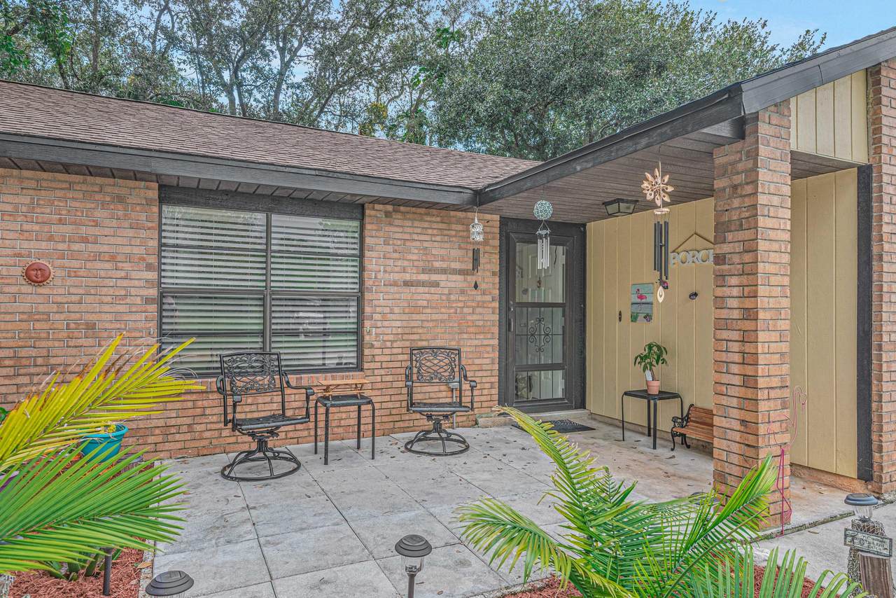 1384 Axtell Avenue - Photo 1