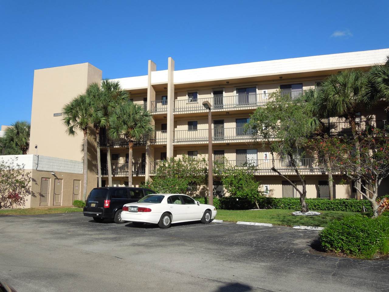 4820 Lucerne Lakes Boulevard - Photo 1
