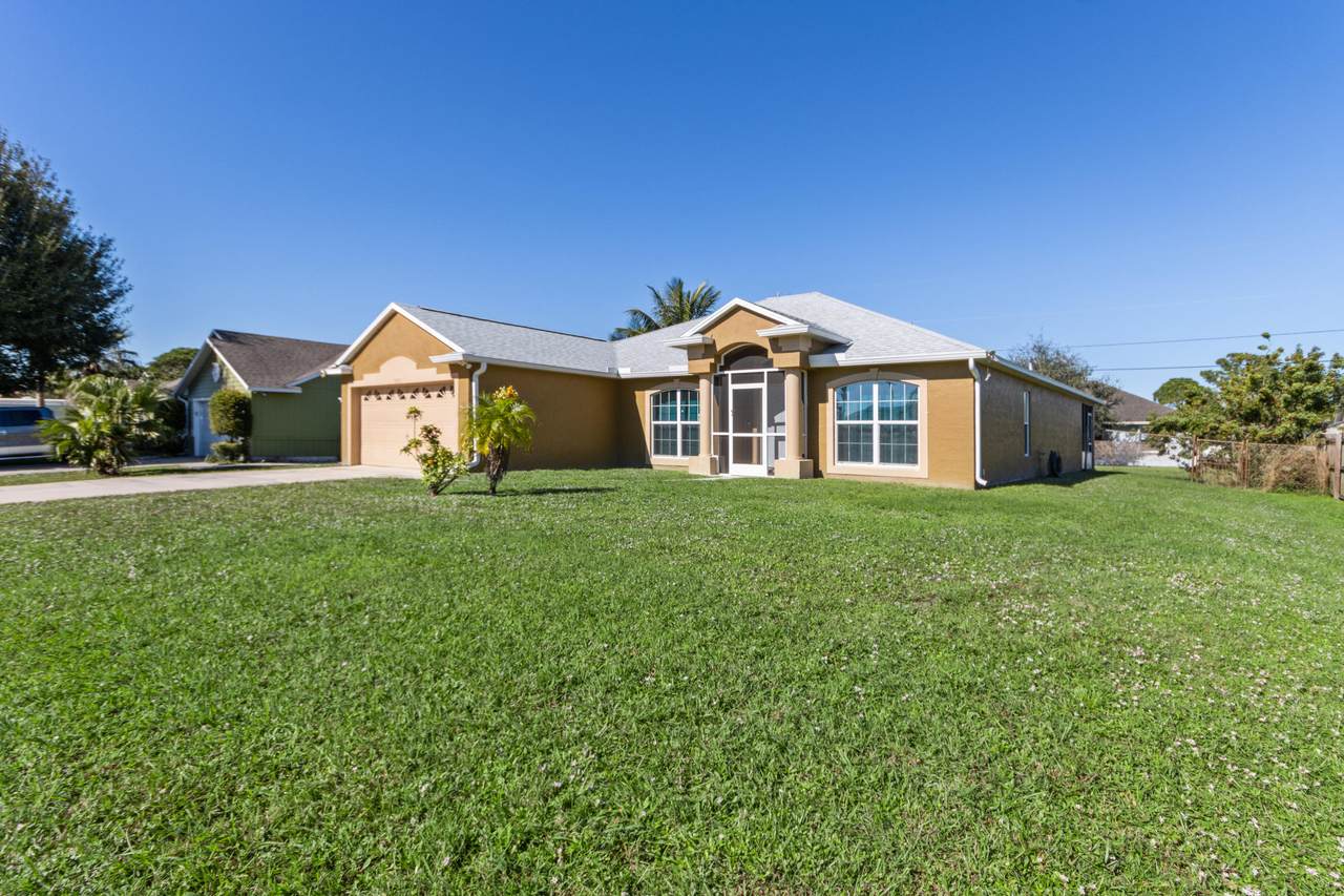 1079 Barbarosa Avenue - Photo 1