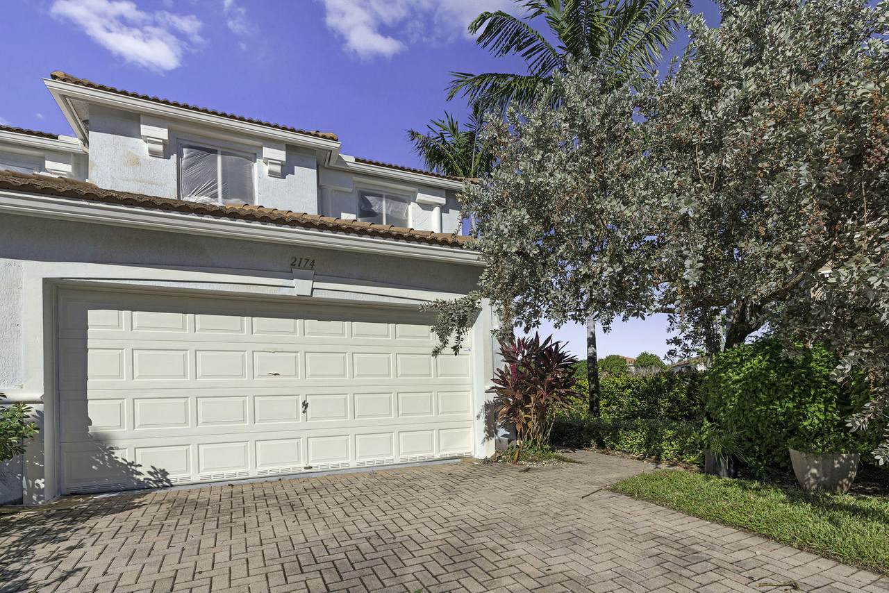 2174 Oakmont Drive - Photo 1