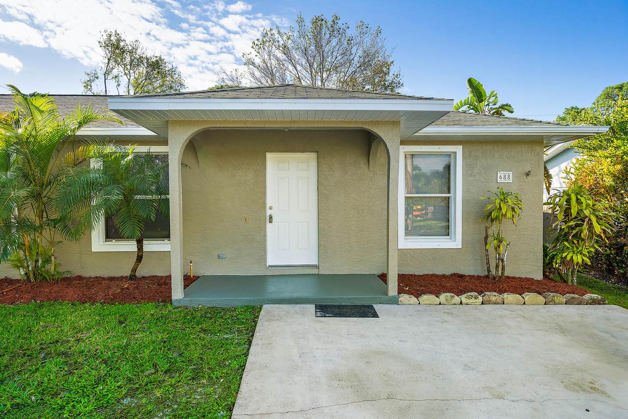 688 36th Terrace - Photo 1
