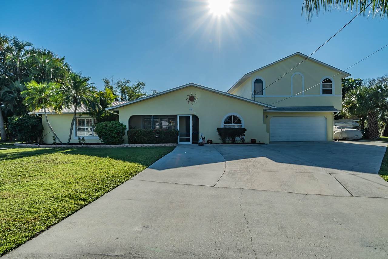 201 Olive Avenue - Photo 1