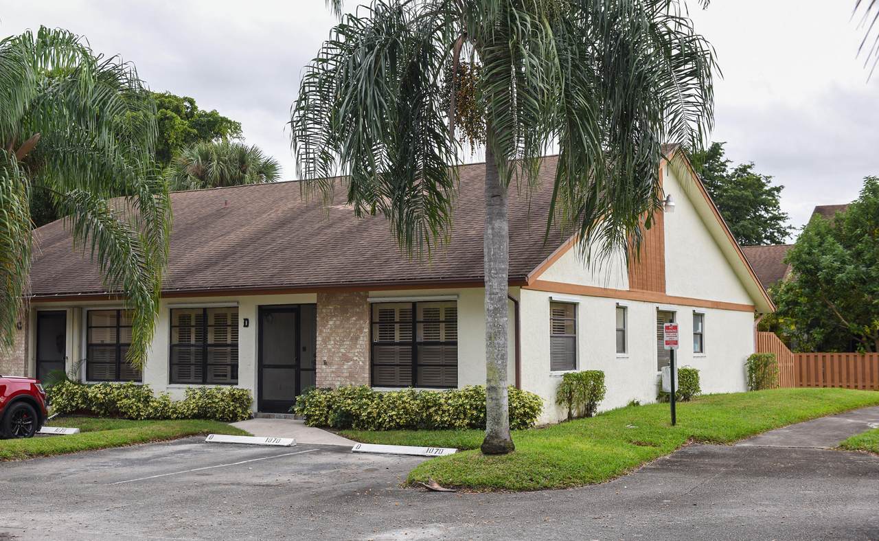 1070 Parkside Green Drive - Photo 1