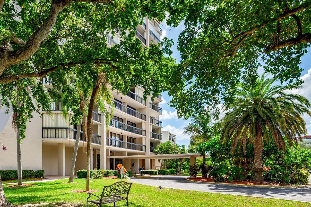 2425 Presidential Way - Photo 1