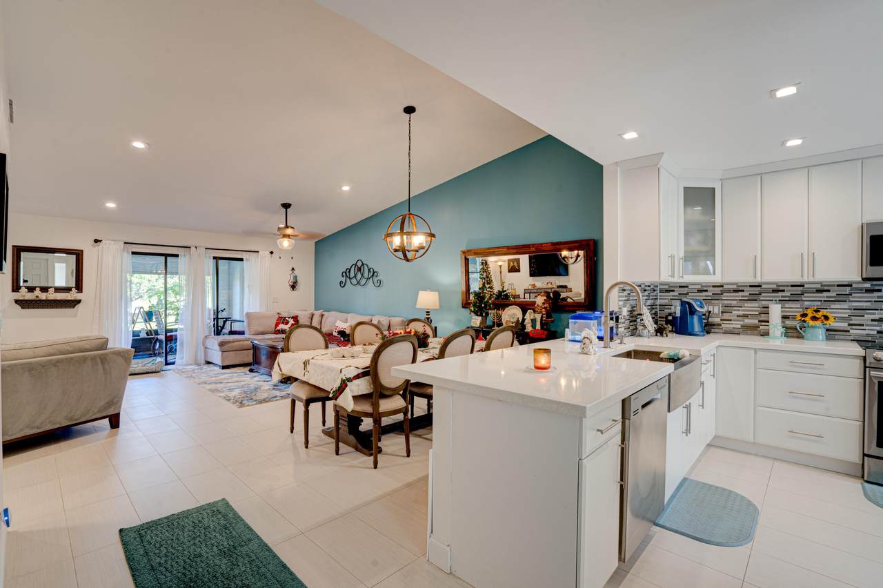 10887 Waterberry Court - Photo 1