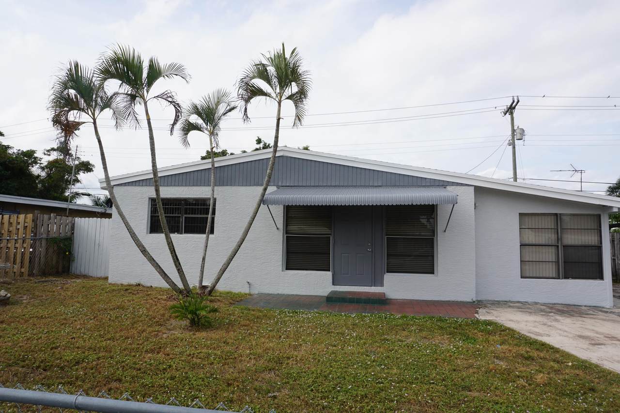 443 Seminole Drive - Photo 1