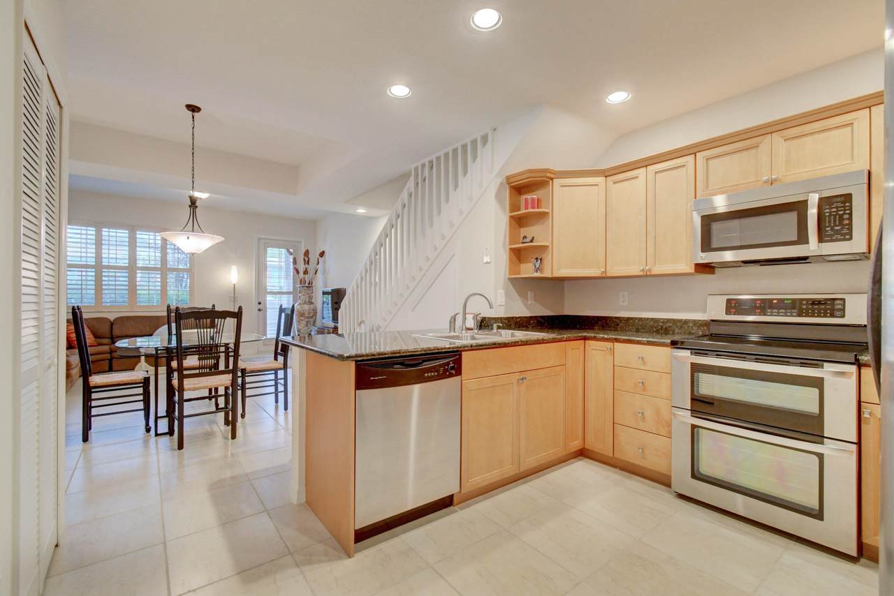 902 Federal Highway - Photo 1