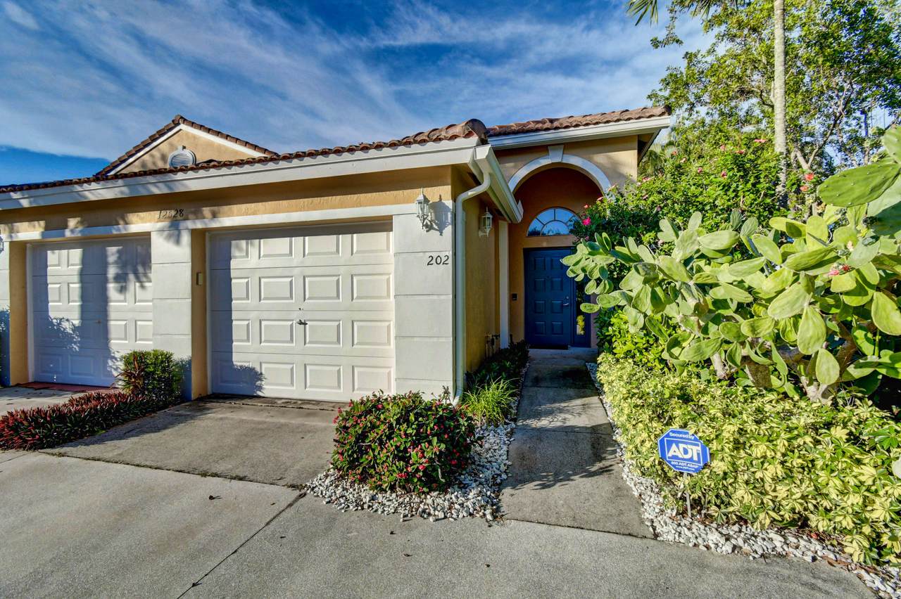 12528 Crystal Pointe Drive - Photo 1