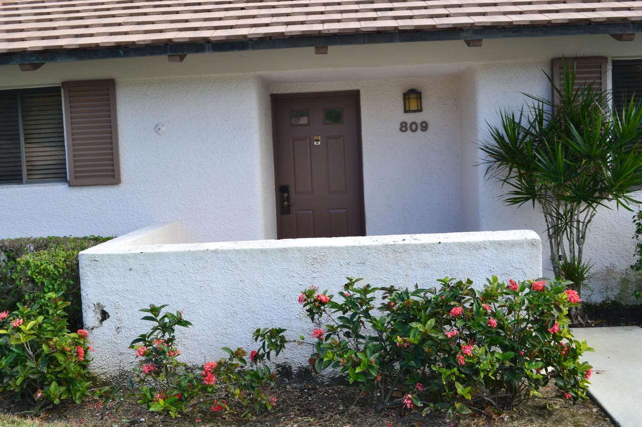 809 Club Drive - Photo 1