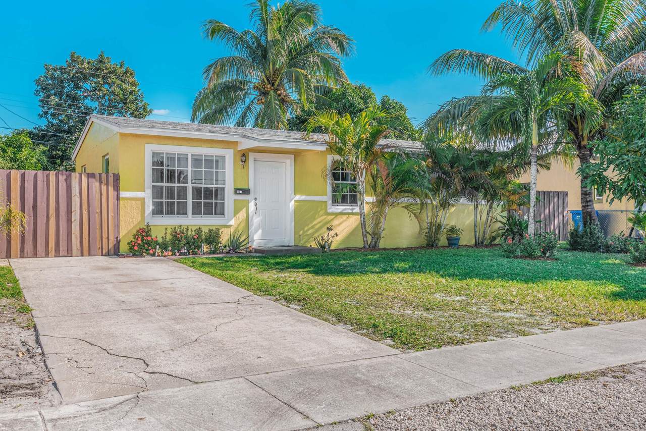 821 69th Way - Photo 1