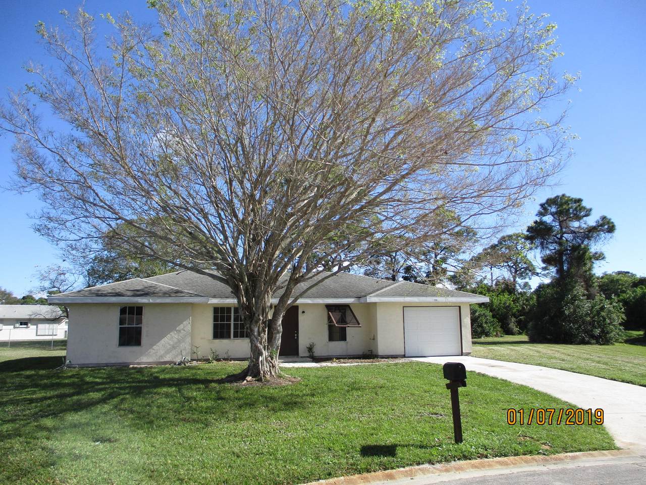 1398 Larose Court - Photo 1
